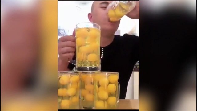 Il va avaler 80 oeufs crus pour le petit dej... taré