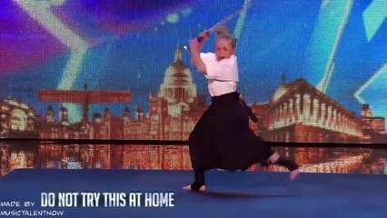 LITTLE CUTE GIRL  SHOCKS Everyone With Her... MUST SEE! Petite fille mignonne choque tout le monde avec elle