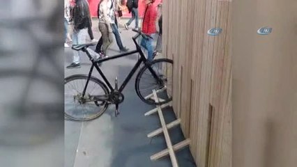 Kopenhag)- Kopenhag'da Terör Önlemlerine Yeşil Kamuflaj