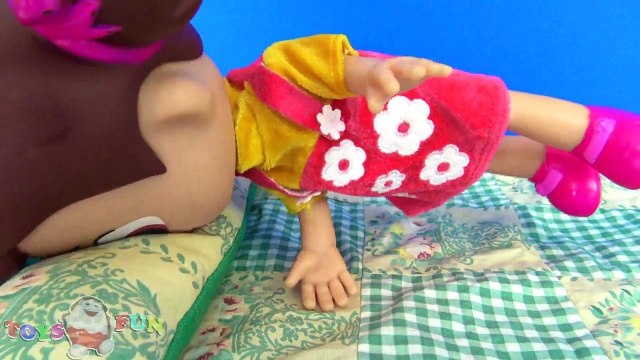 Birgun birgun bir çocuk şeker de sanmış ilacı şarkısı - Niloya çizgi filmi bebeği şarkı söylüyor