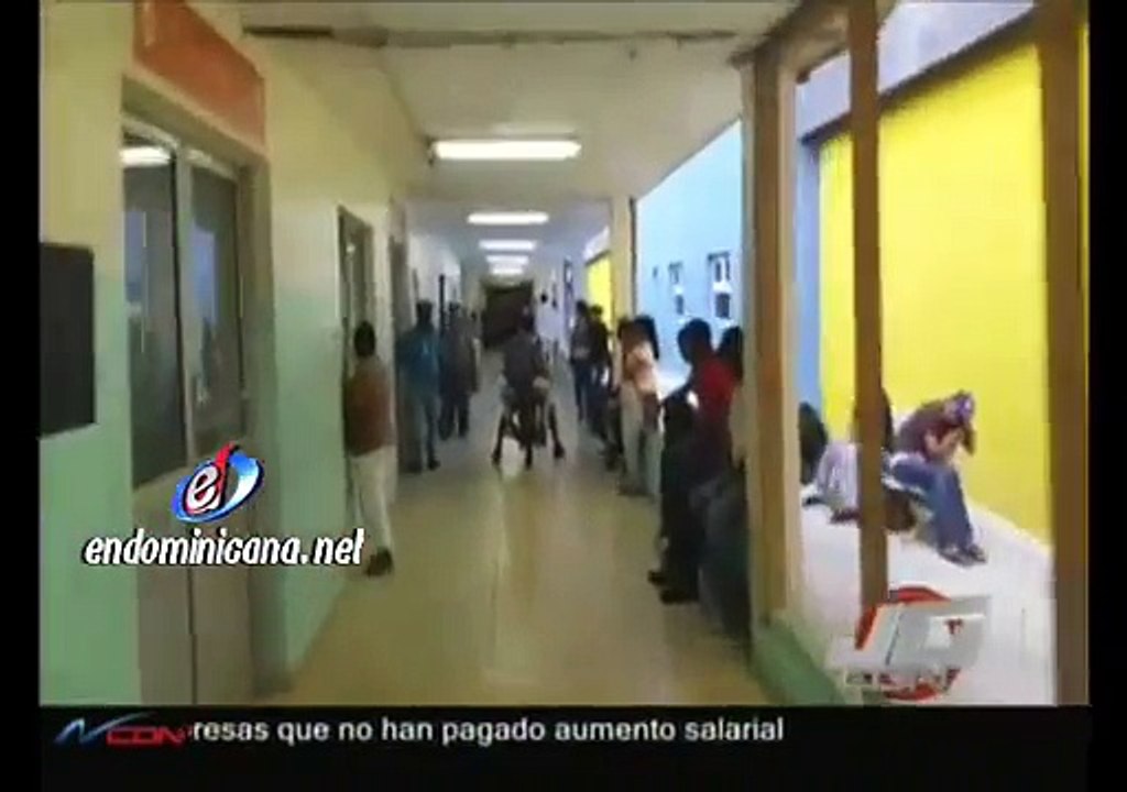 No llegaba la camilla y se metió con todo y motor a emergencia en hospital de Sa