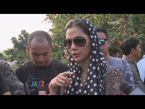 Pemakaman adik Nadya Mulya
