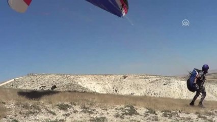 Jandarma Teşkilatının Kuruluşunun 178. Yılı - Yamaç Paraşütü Gösterisi