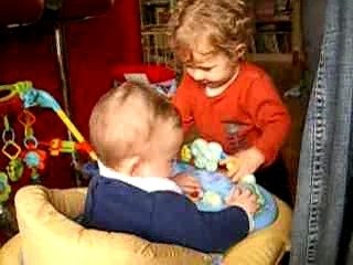 Maëlle promène Ethan