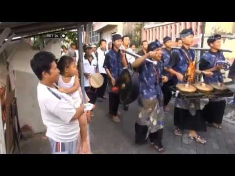 NET24-Caleg di Surabaya Blusukan ke Perkampungan Padat Penduduk Diiringi Musik Patrol