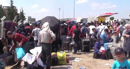 Bayramı Ülkelerinde Geçirmek İsteyen Suriyeliler Sınıra Akın Etti