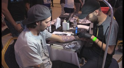 Télécharger la video: Artistas de Centroamérica celebran convención de tatuadores