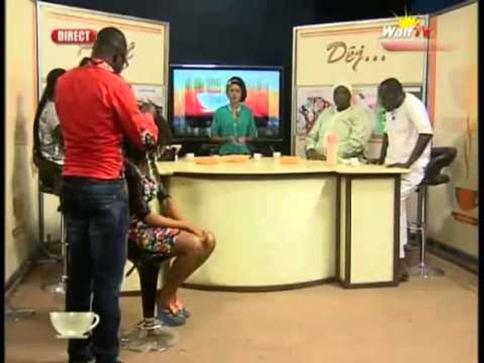 Le Café chaud de Petit La sur le plateau de PETIT DEJ