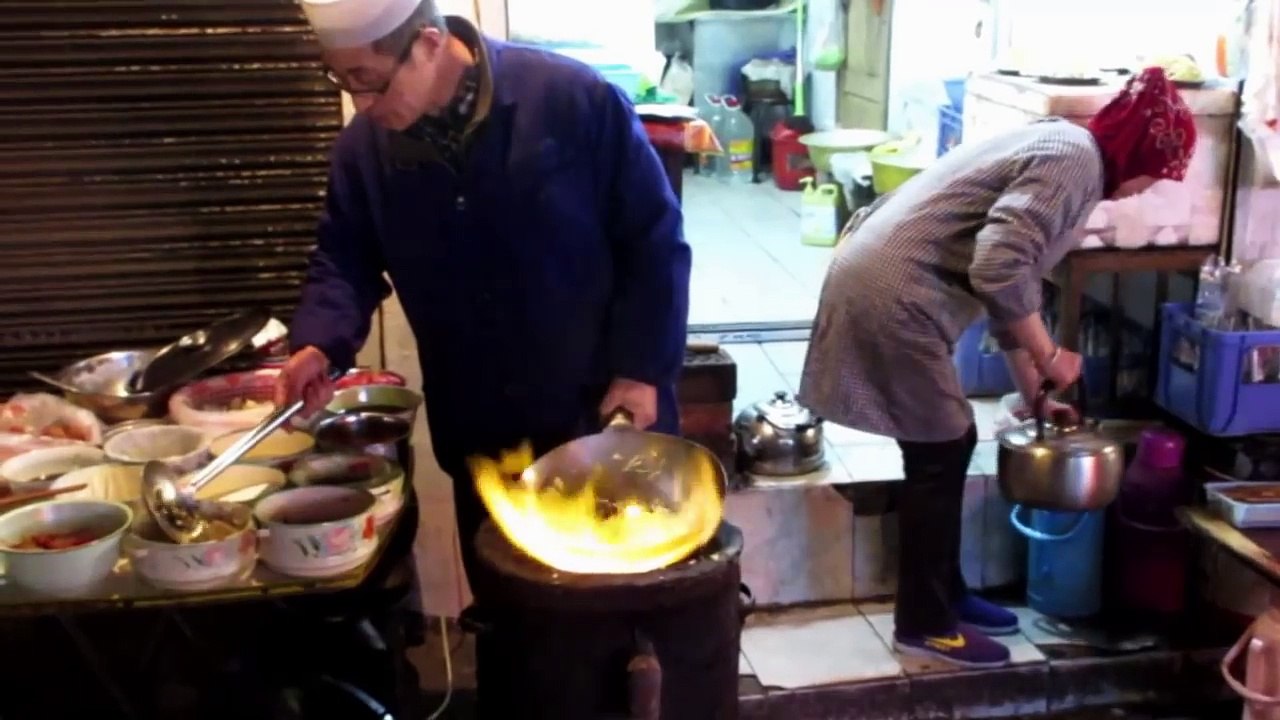 How To Make Homemade Noodles (Chinese Noodles Stir Fry) Xi'an, China
