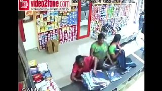 356.Viral Videos in India - Women Thief Caught on cctv footage - Beware of Such Women