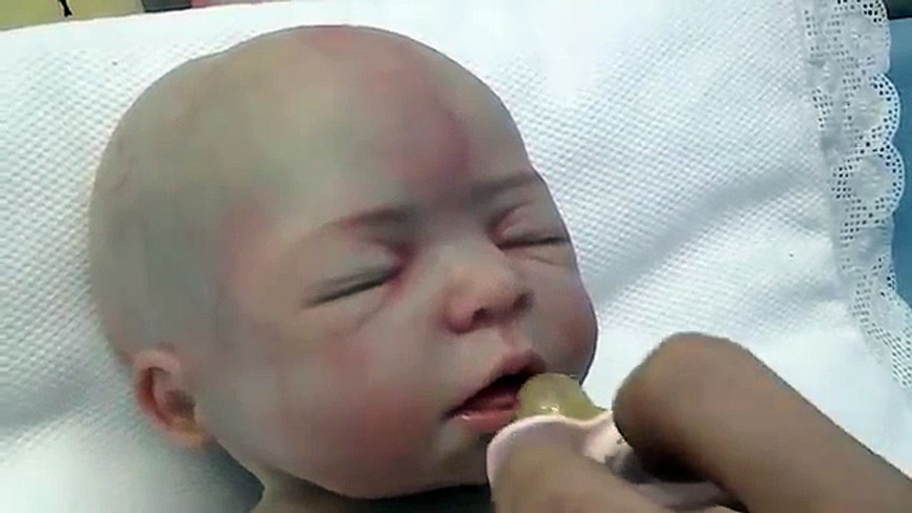 Un  bébé robot ultra réaliste