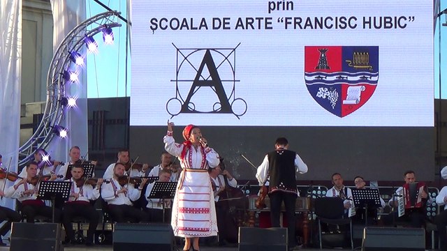 Antonela Ferche Butiu &Orchestra Rapsodia Bihoreana ,dir. Liviu Butiu- Manatel juca tata