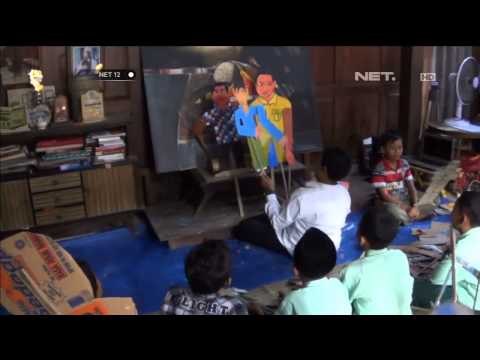 NET12 Anak Sanggar Seni Tulungagung Mainkan Wayang Kardus dengan Prabowo Jokowi Sebagai Tokoh Utama