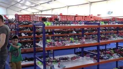 Sancaktepe'de Büyük İndirim Çadırı Açıldı