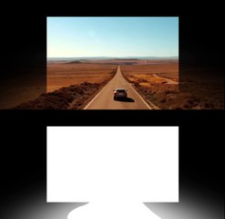 Arka koltuktaki uyuyan yolcunun bacağının kıllarını çeken çocuk