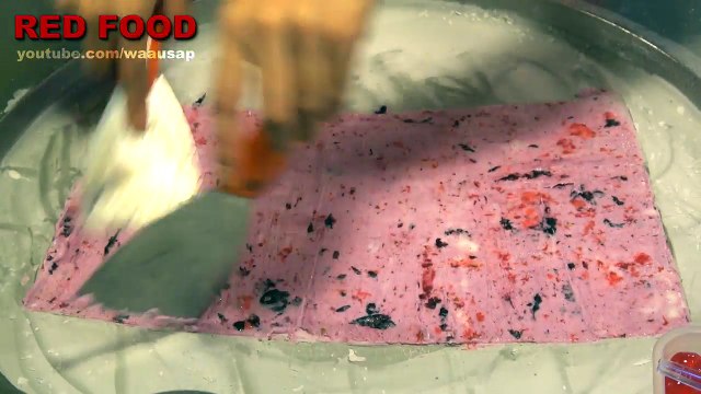 ICE CREAM ROLLS Blueberry & Strawberry Y Cream Fried Thailand Ice Cream rolled