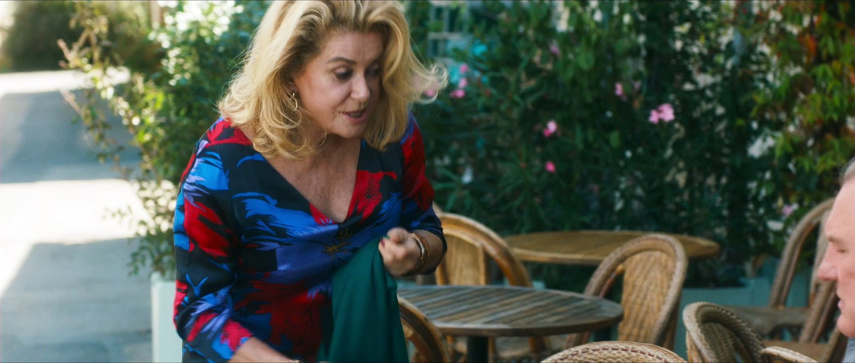 Bande-annonce : Catherine Deneuve et Gérard Depardieu à nouveau réunis dans "Bonne pomme"