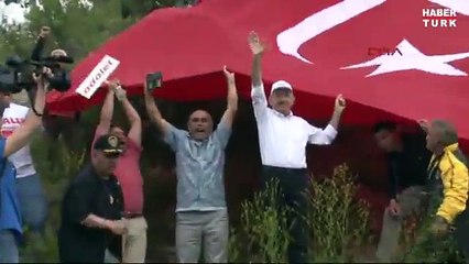 Kemal Kılıçdaroğlu yere düştü