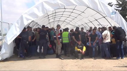 Bayramı Ülkelerinde Geçirmek İsteyen Suriyelilerin Yoğunluğu Sürüyor