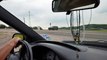 États-Unis: Un automobiliste transporte une vache Texas Longhorn à bord de sa voiture