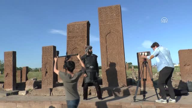 Dombra Şarkısına Arapça Klip Çekiyor