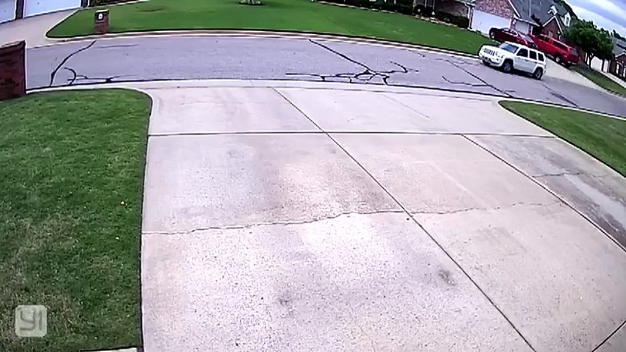 Dummy Driver Flips Range Rover Trying To Do A J-Turn!