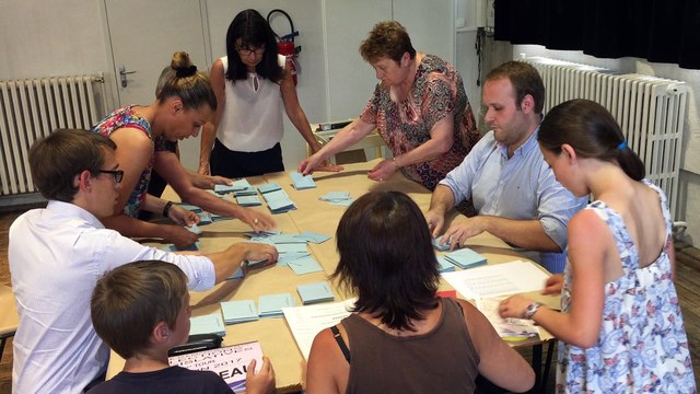 Législatives: le dépouillement débute à la salle des fêtes de Vienne