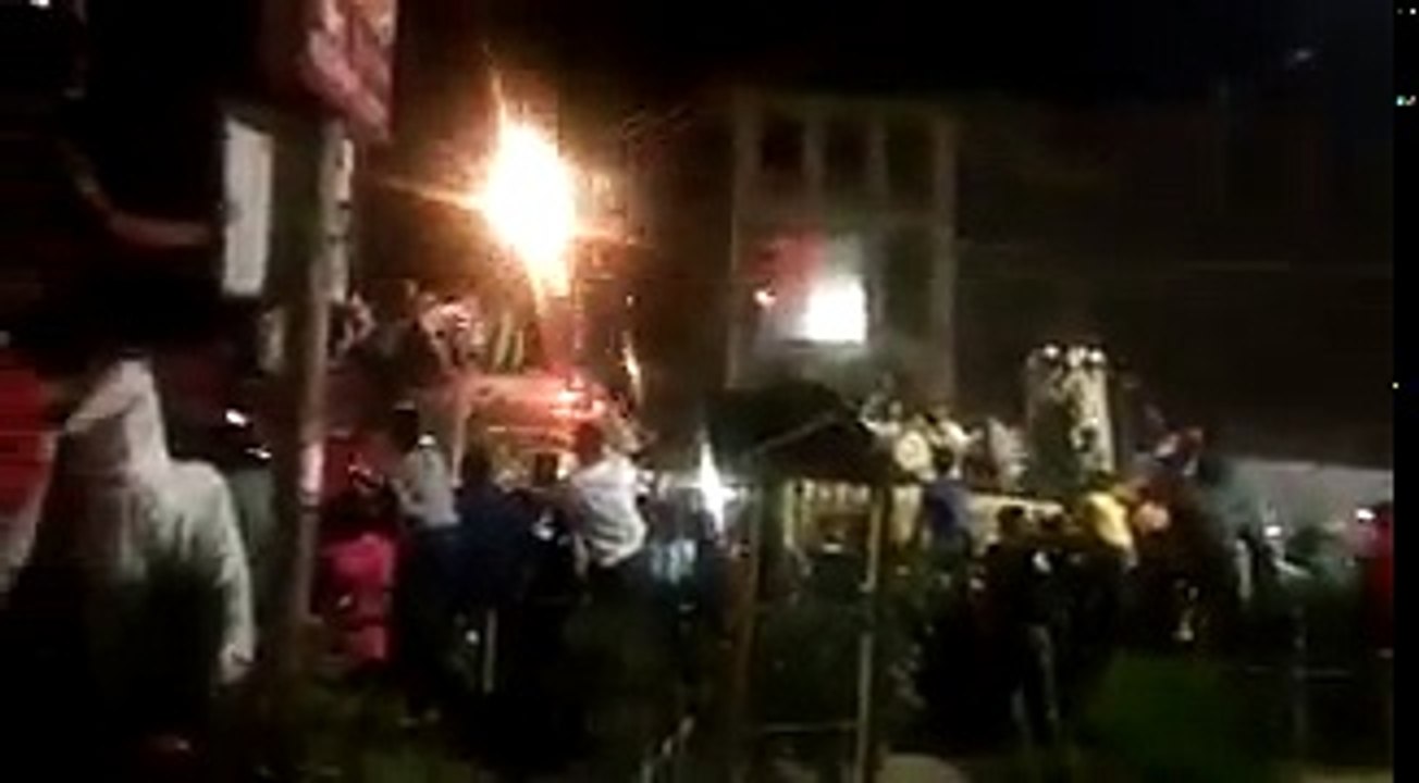 ct2017finalThousands of peopl on streets in occupied Kashmir To celebrate victory Of Pakistan in ct2017final from india