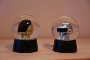NEW DAFT PUNK MERCH ! (Snow Globes, Stardust - Cassette Tape Single, and Irreversible OST)