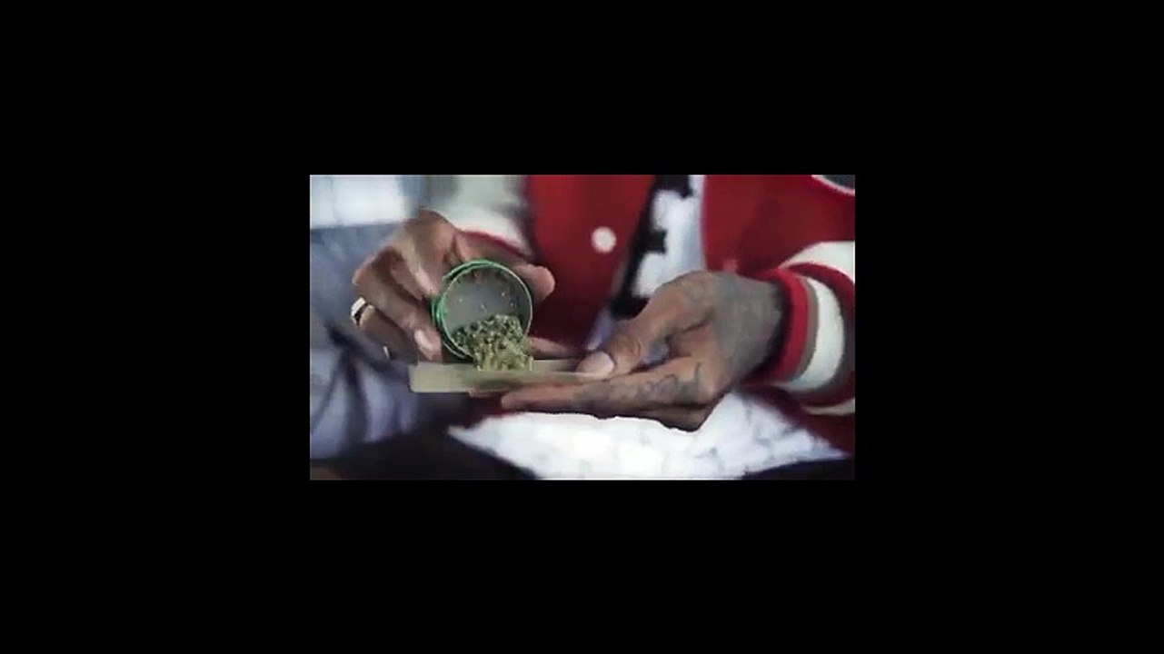 Wiz Khalifa shows you how to roll a perfect Joint. 