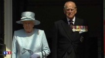 La reine Elizabeth II rend hommage aux victimes de l’incendie et des attaques terroristes (Vidéo)