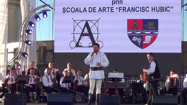 Florin Maris &Orchestra Rapsodia Bihoreana, dir Liviu Butiu-Mandra mea de peste deal