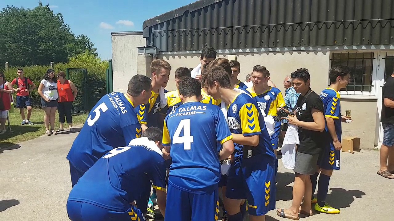 Finale U18 : remise de la coupe