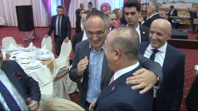 Bakan Çavuşoğlu Makedonya'da İftar Yemeğine Katıldı