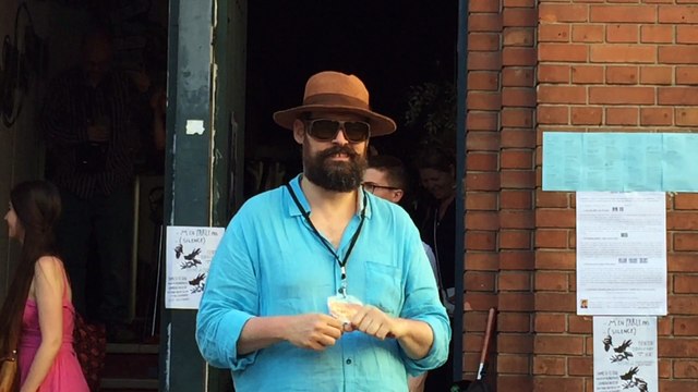 MAINS-BOUCHES aux bains-douches de Paris 15e (Arnaud Balard)