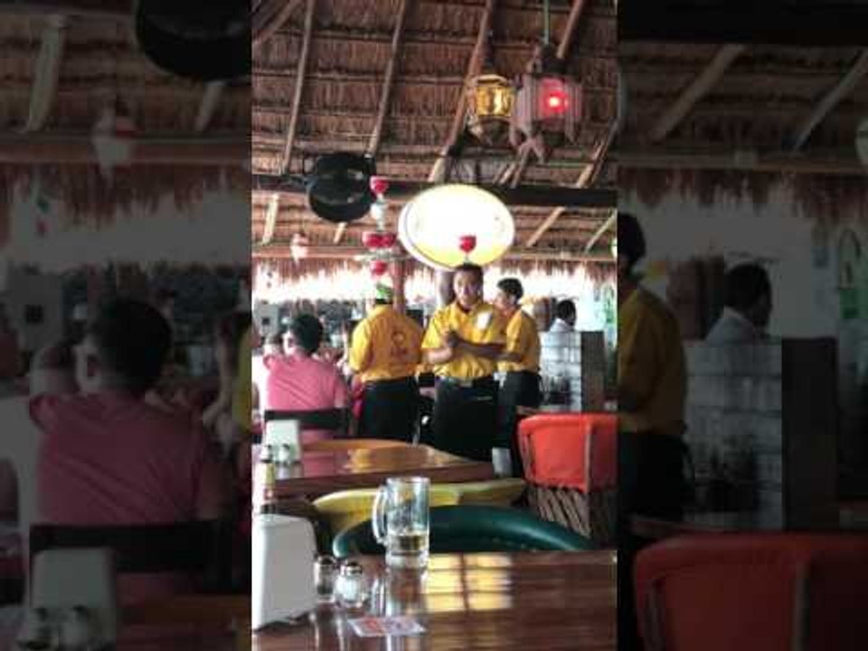 Server Shows Off Impressive Balancing Skills With Six Margaritas