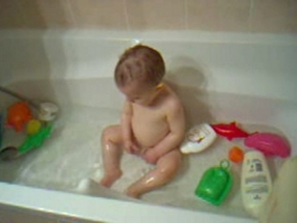 je me tripotte dans mon bain