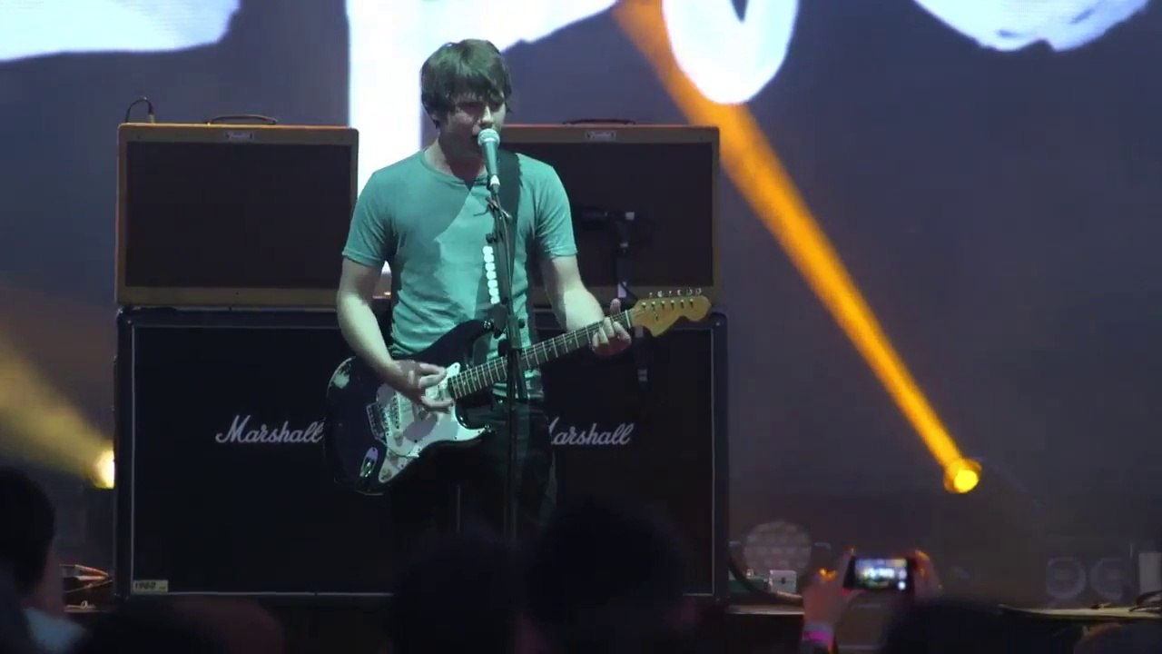 Jake Bugg "Slumville Sunrise" Nimes France 10 June 2017