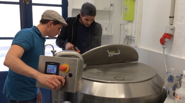 Deux frères ouvrent la micro-brasserie Septante-deux