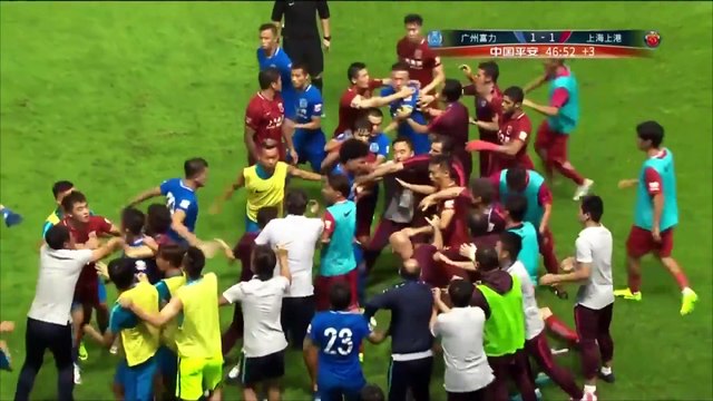 Bagarre générale dans le match Guangzhou R&F - Shanghai SIPG