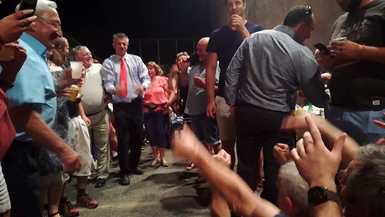 Jean Lassalle a fêté sa victoire aux législatives avec un paquito