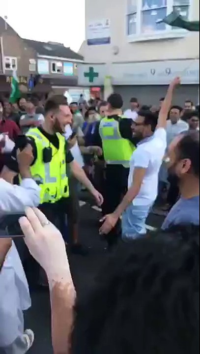 UK Police Man Also Celebrating Pakistan Victory Against in ICC CHAMPIONS Trophy 2017