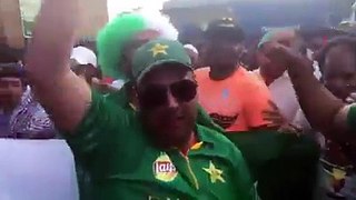 Pakistani Fans Taunting Baap Baap Hota Hai