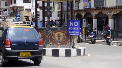 Human traffic light (Thimphu)
