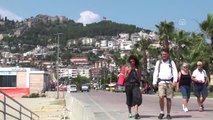 Alman Çift Yürüyerek Nepal'e Gidecek