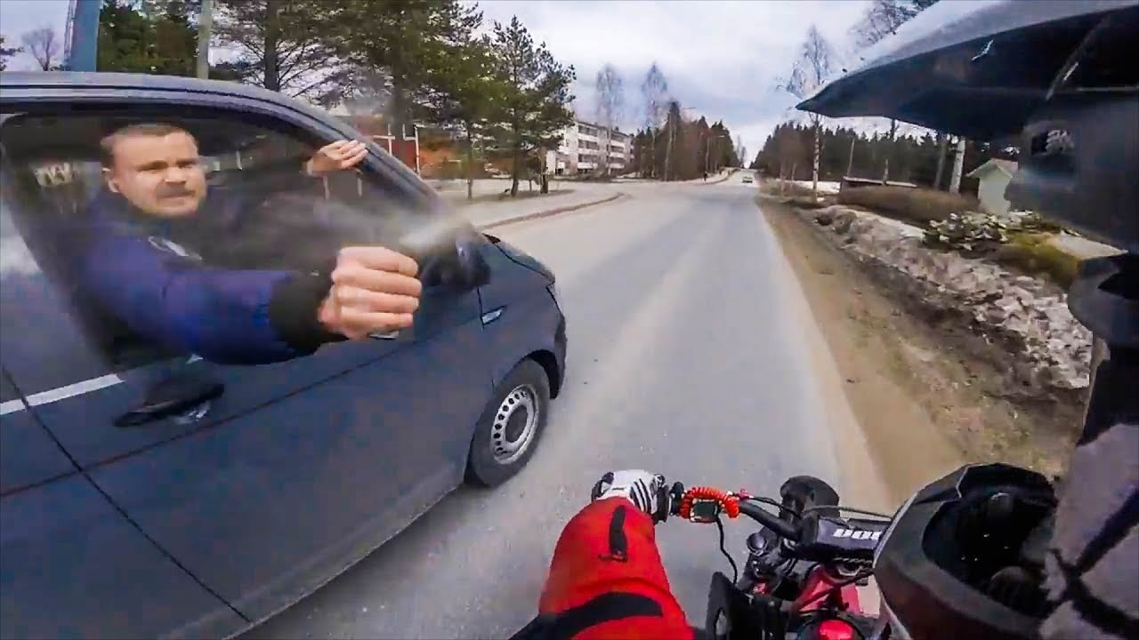 CRAZY POLICE CHASE GETAWAYS - POLICE vs BIKERS - PEPPER SPRAY IN FACE