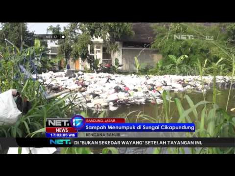 Sampah menyumbat aliran sungai Ciliwung - NET17