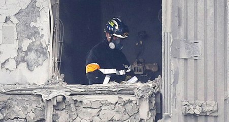 Londra'da Yanan Binada, Aynı Odada 42 Kişinin Birbirine Sarılmış Cesetleri Bulundu