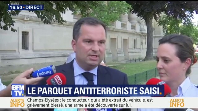 Fourgon de gendarmerie percuté sur les Champs-Élysées: Déminage en cours , précise le ministère de l'Intérieur