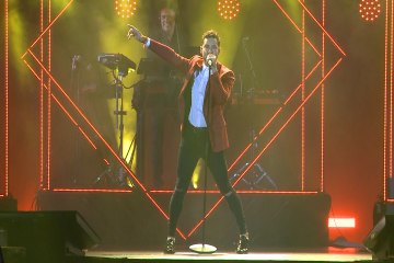 Bisbal sigue triunfando bajo la mirada de Rosanna